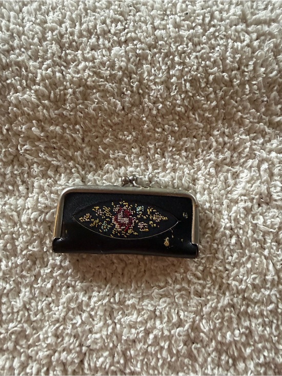 Handbags - Vintage Classic Black Floral Embroidered Kiss-Lock nail set